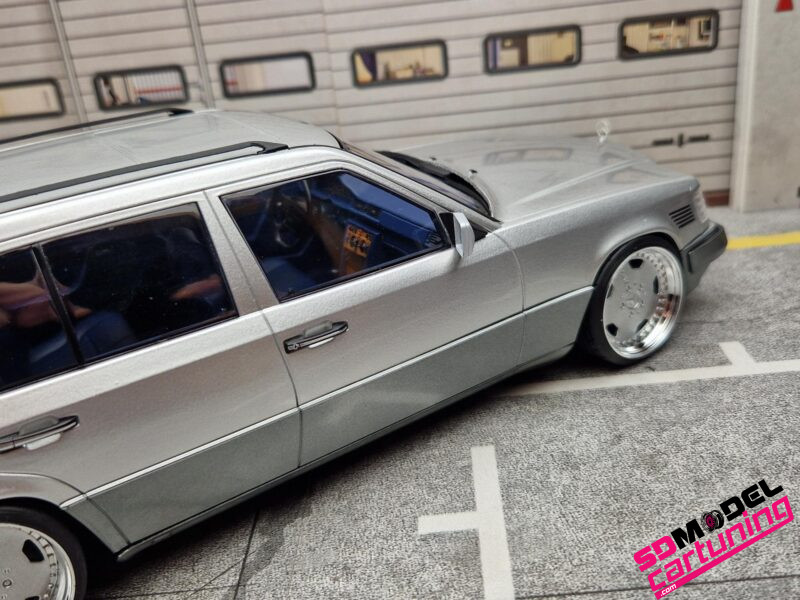 1:18 Mercedes Benz E-klasse 300E Estate - 1995 - Zilver met AMG velgen - immagine 8