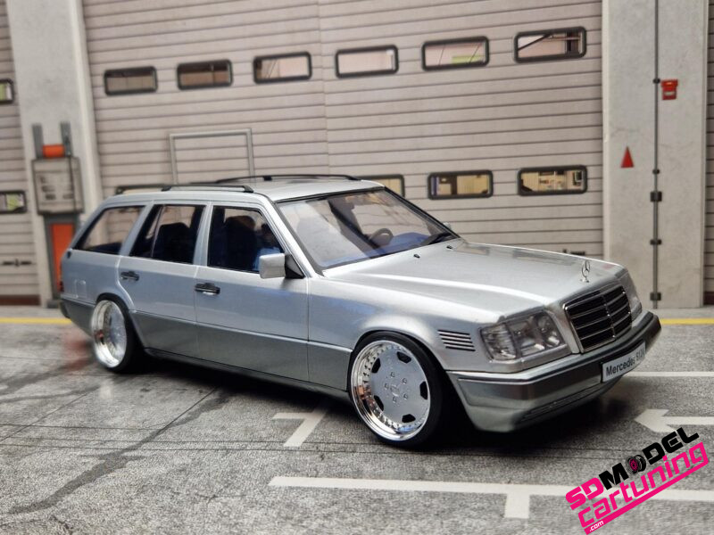 1:18 Mercedes Benz E-klasse 300E Estate - 1995 - Zilver met AMG velgen