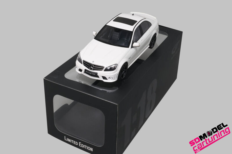 1:18 Mercedes Benz C63 AMG - 2007 - Diamond White – Bild 2