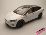 1:18 Tesla Model X - 2016 - Blanco