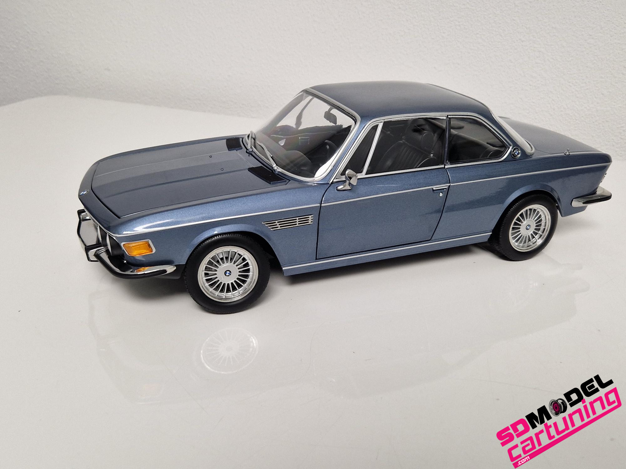 1:12 BMW 3.0 CSI E9 - 1971 - Baikalblau metallic Ausgestattet mit speziellen Alpina Typ II Felgen!