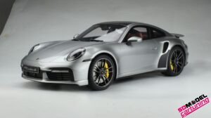 1:8 Porsche 911 992.1 Turbo S - 2020 - Silver - Including luxury display case