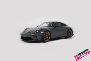 1:18 Porsche 911 (992.2) GT3 Touring – 2025 – Grijs
