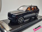 1:18 Rolls Royce Cullinan - Negro incluye caja de exhibición de lujo