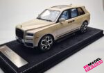 1:18 Rolls Royce Cullinan - beige-gris perla metálico con caja vitrina