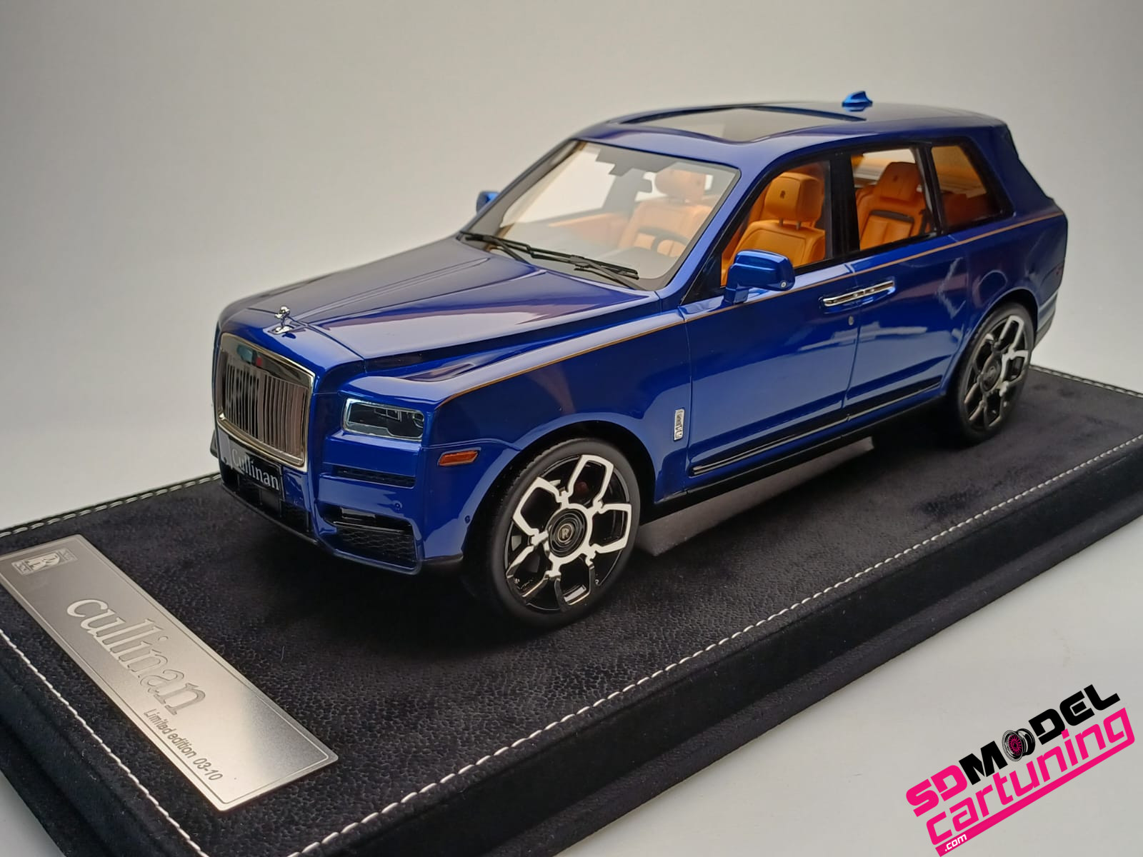 1:18 Rolls Royce Cullinan – Transparent Blauw