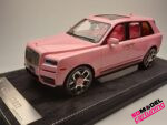 1:18 Rolls Royce Cullinan – Rosa