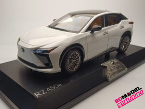 1:18 Lexus RZ450e - 2023 - Blanco